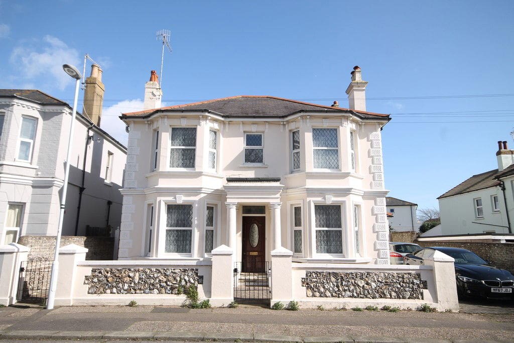 Madeira Avenue, Worthing, BN11 2BA