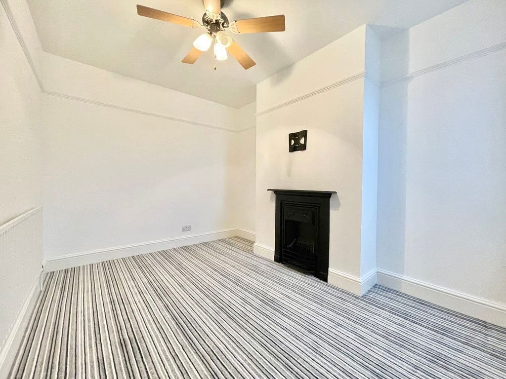 Littlehampton Road, Worthing, BN13 1PY