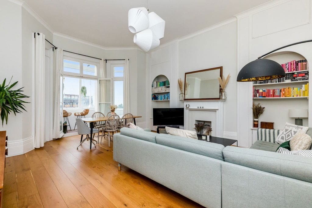 Kingsway, Hove, BN3 4FB