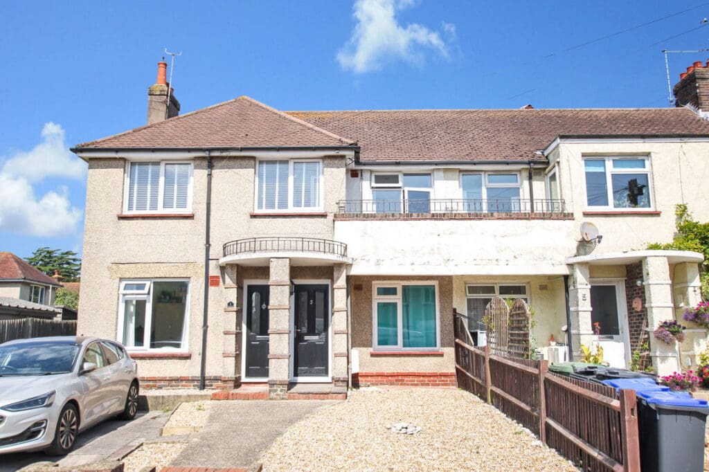 Centrecourt Road, Worthing, BN14 7AG