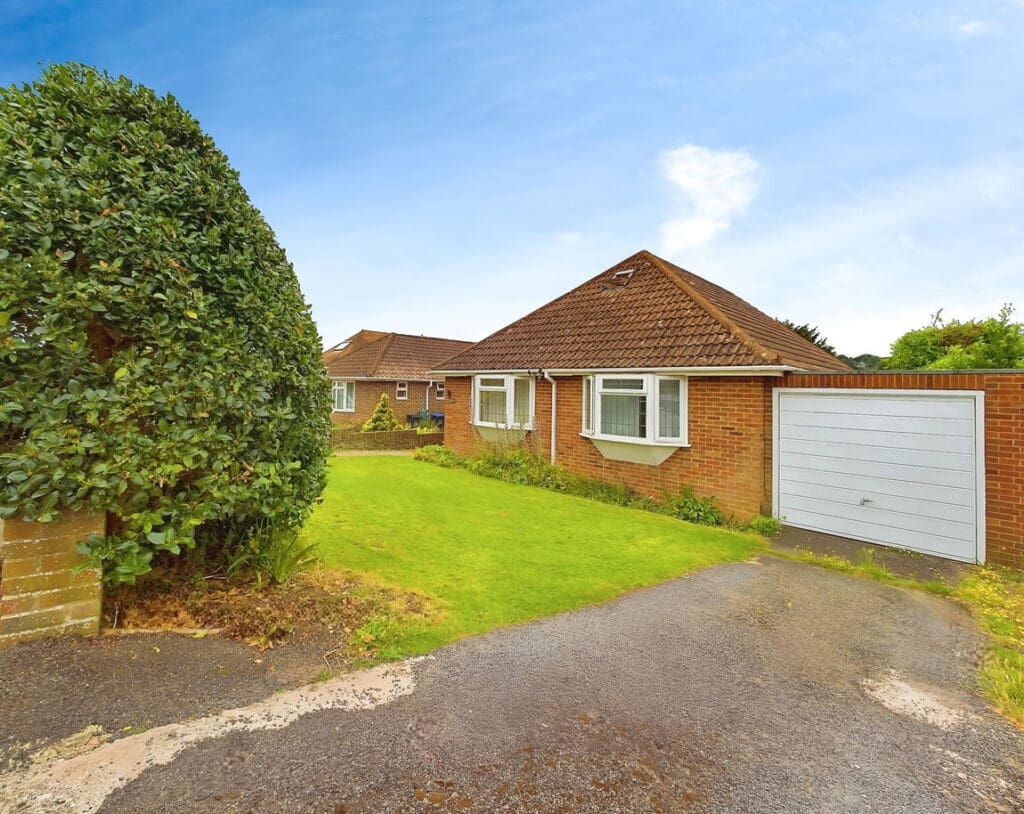 Hollingbury Gardens, Findon Valley, Worthing BN14 0EE
