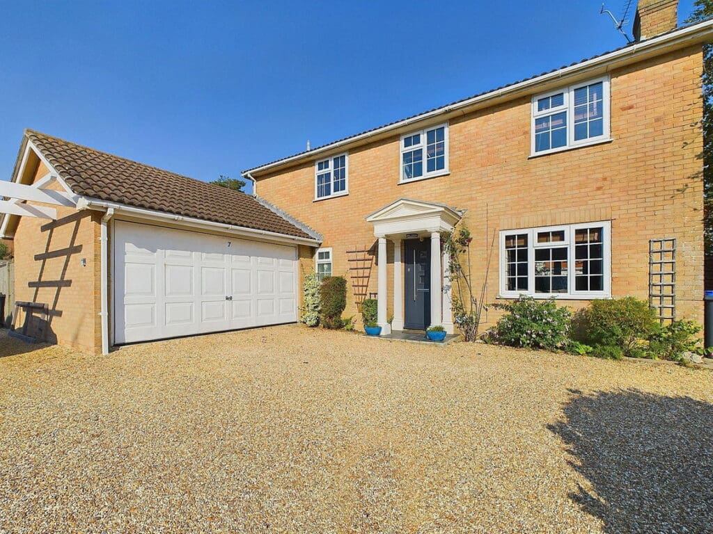 Albany Close, Worthing, BN11