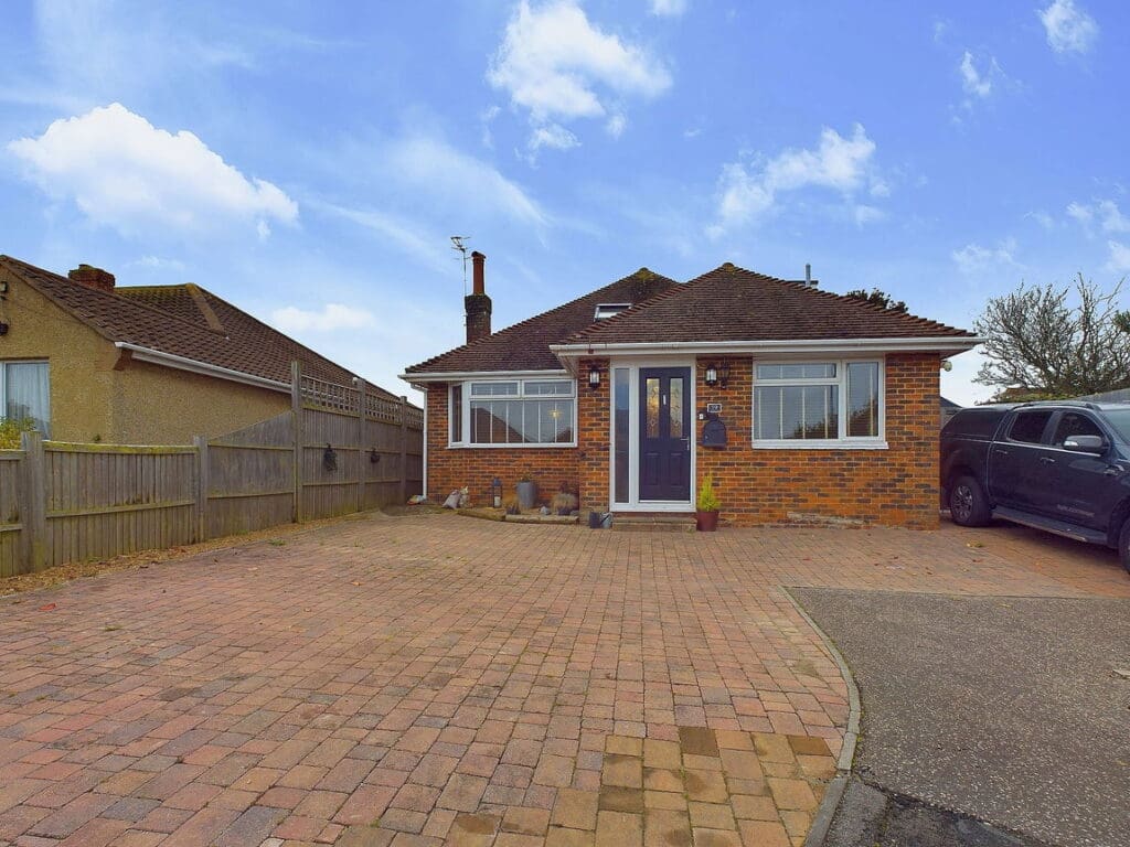 Greentrees Close, Lancing, BN15 9SX