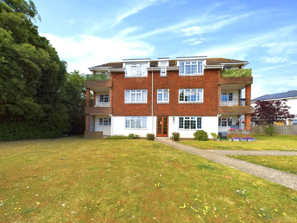 Lamorna Grove, Broadwater, Worthing BN14 9BJ