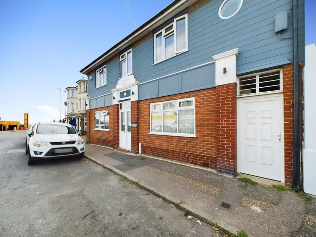 South Street, Lancing, BN15 8AU