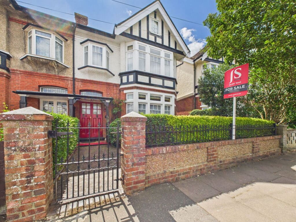 Reigate Road, Worthing, BN11