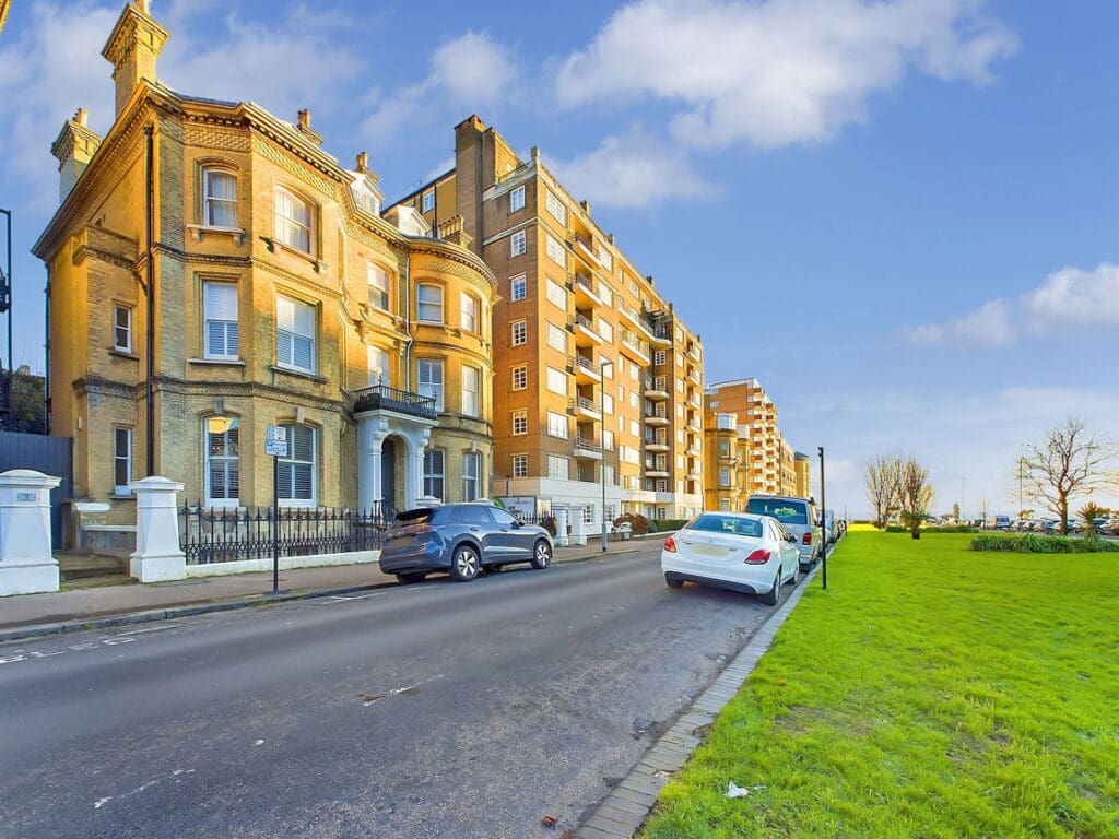 Grand Avenue, Hove, BN3 2LF