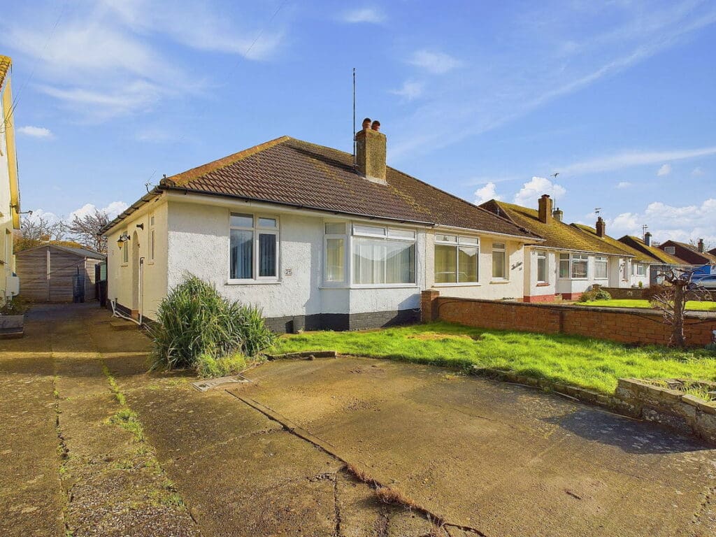 Links Road, Lancing, BN15 9BY