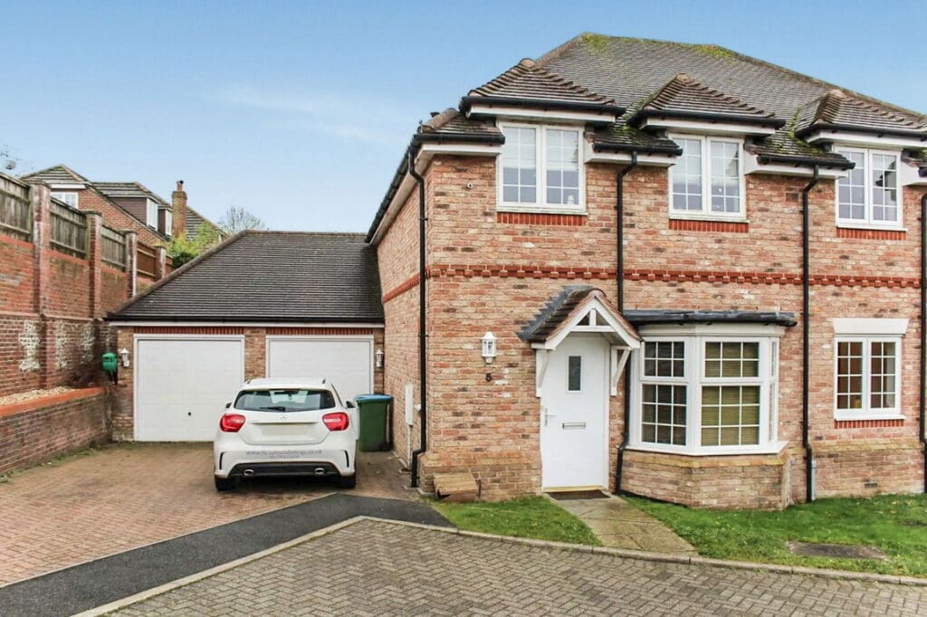 Horseshoe Close, Findon Village, Worthing BN14 0EW