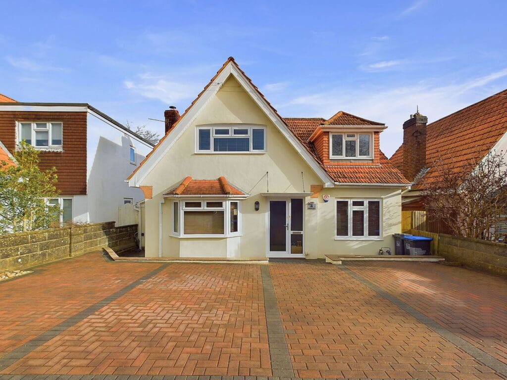 4 Hillview Road, Findon Valley, Worthing, BN14 0BU