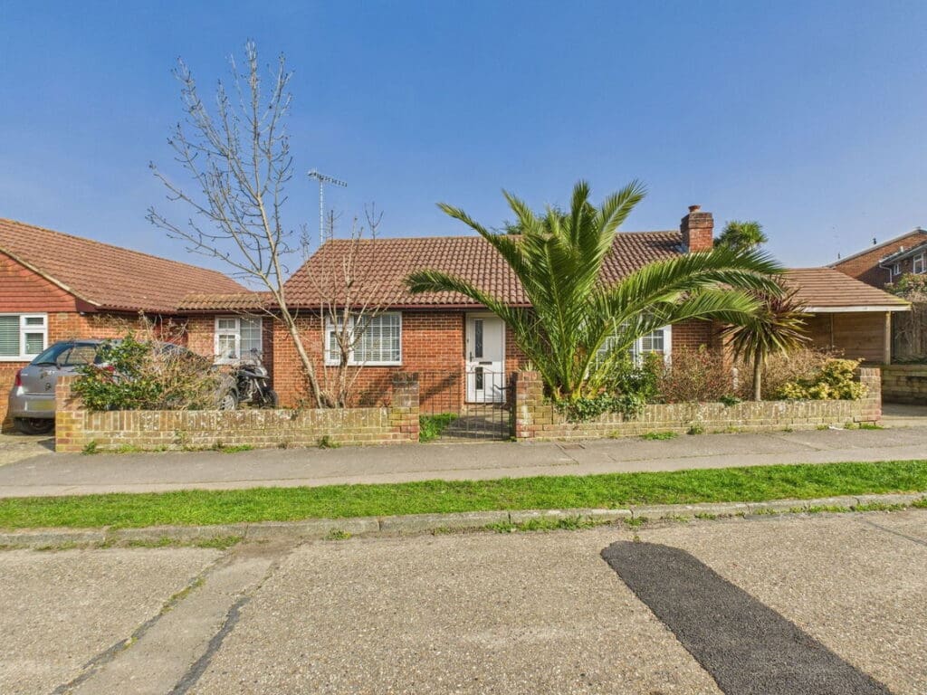 Manor Way, Lancing, BN15 0QU