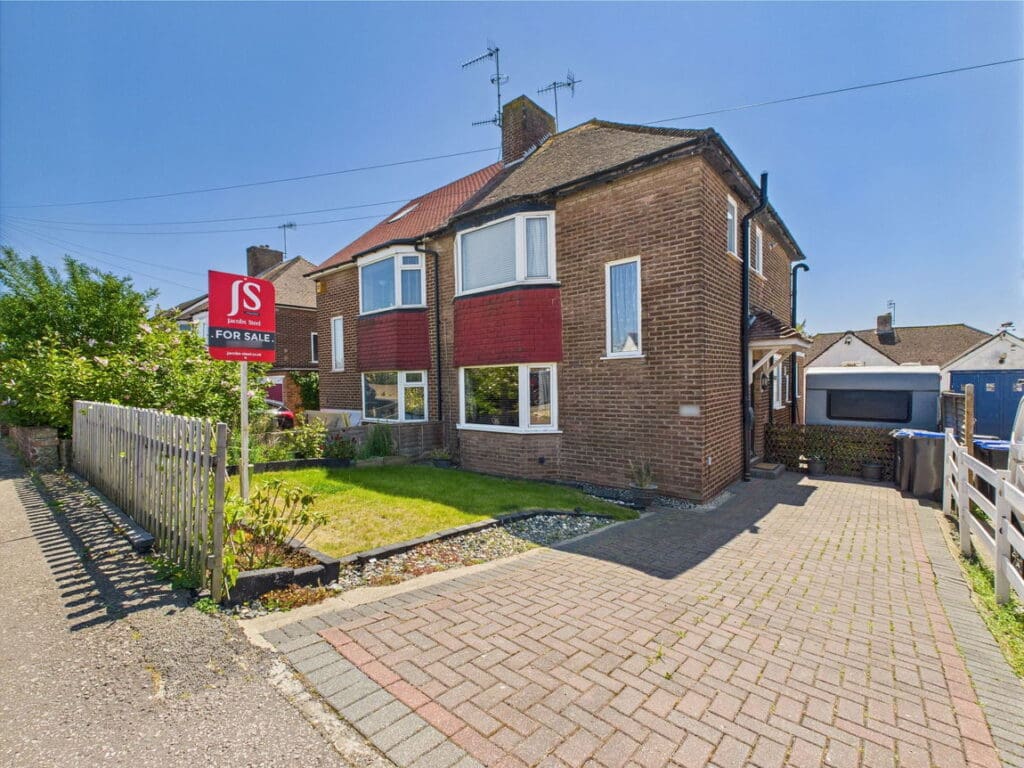 Kings Road, Lancing, BN15 8EQ