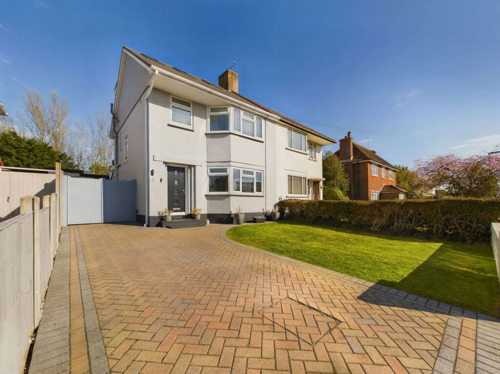 Pines Avenue, Worthing BN14 9JQ