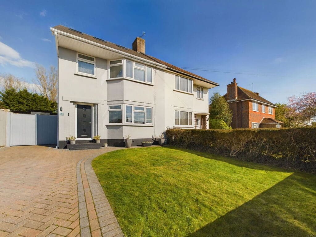 Pines Avenue, Worthing BN14 9JQ