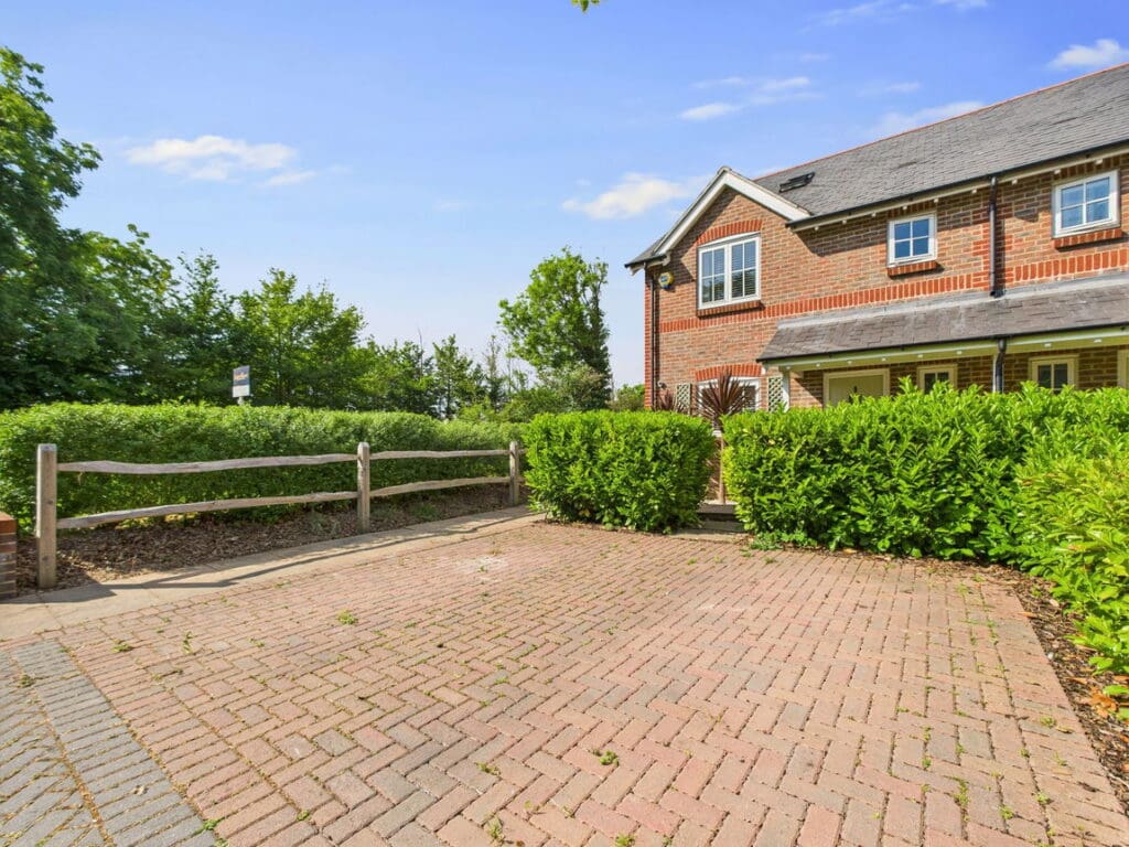 Brickyard Cottages, Long Furlong, Worthing BN13 3XU
