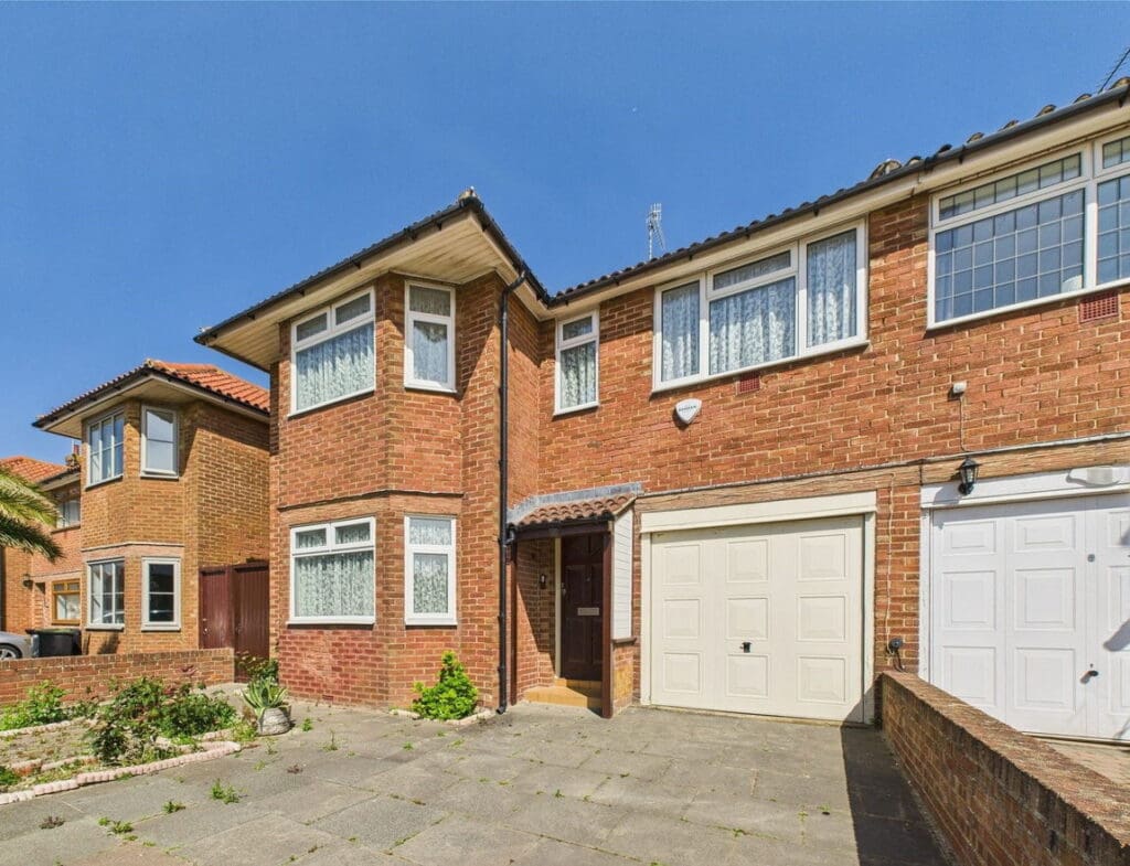 George V Avenue, Worthing, BN11