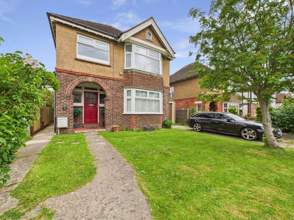 Pembroke Avenue, Worthing, BN11