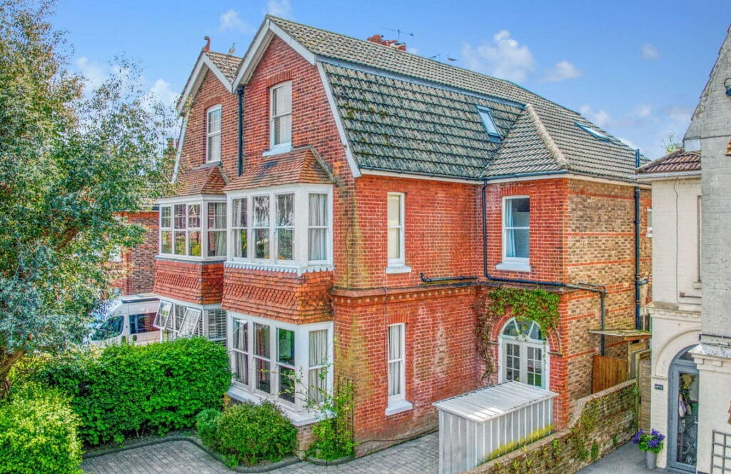 Valencia Road, Worthing, BN11