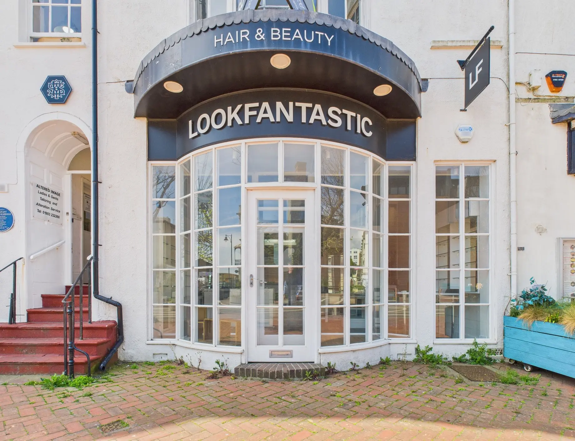 Featured image for “The pros and cons of investing in retail spaces”