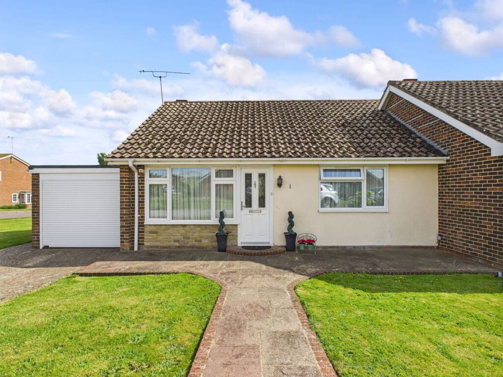 Elmhurst Close, Angmering, Littlehampton, West Sussex, BN16 4BT