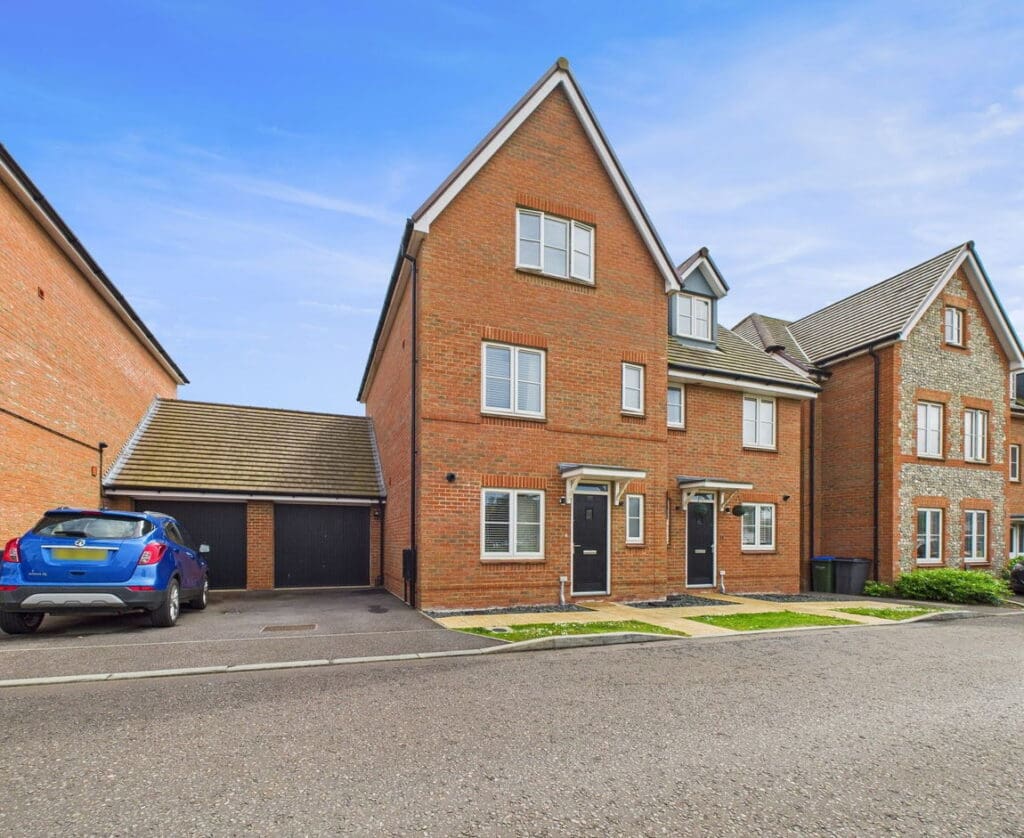 Cresswell Square, Angmering, Littlehampton, BN16