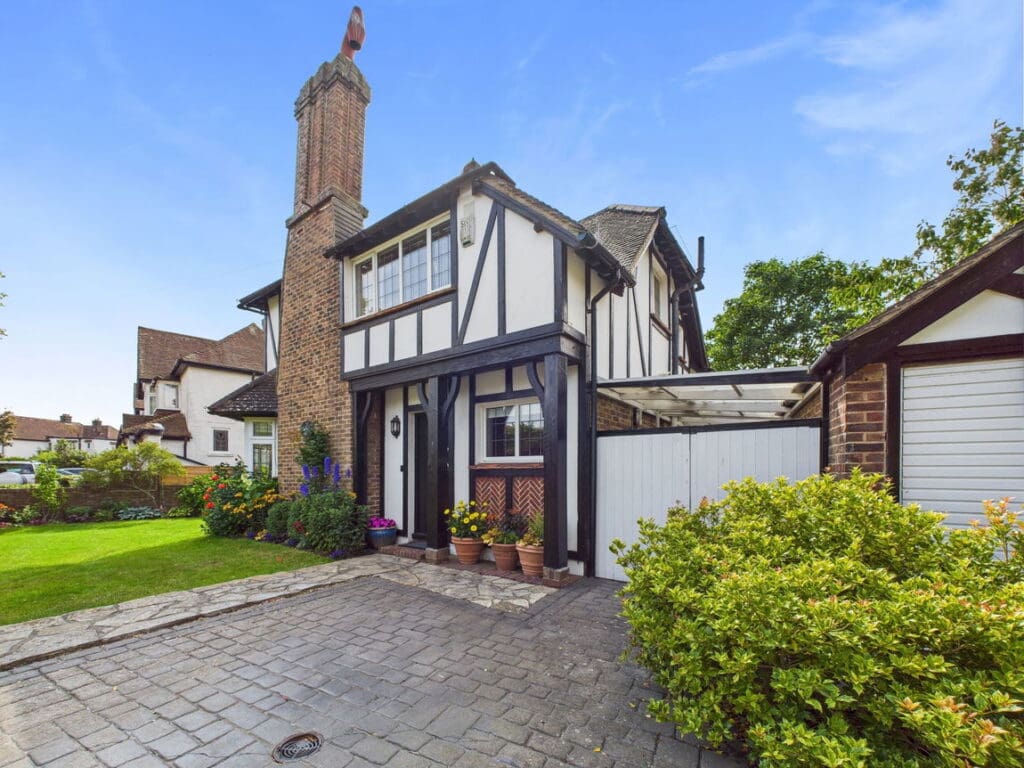 Hythe Road, Worthing, BN11
