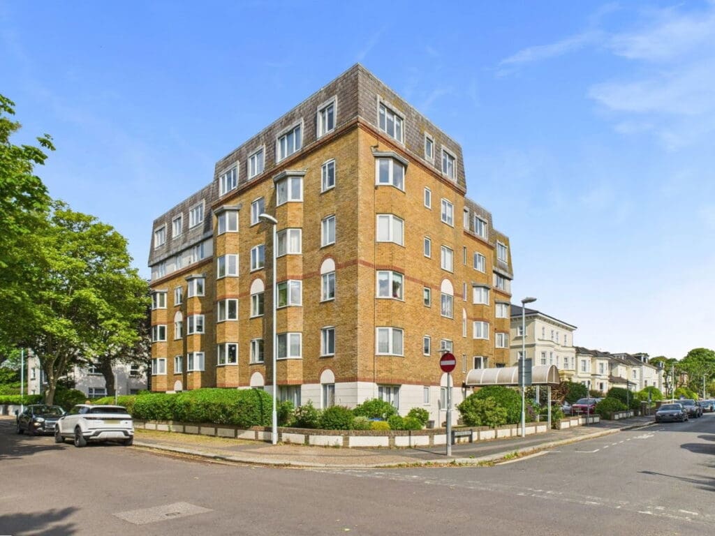 Oakland Court, Gratwicke Road, Worthing BN11 4BZ