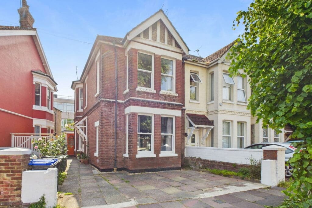 Warwick Gardens, Worthing BN11 1PF