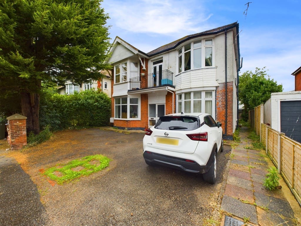 Shakespeare Road, Worthing, BN11 4AR