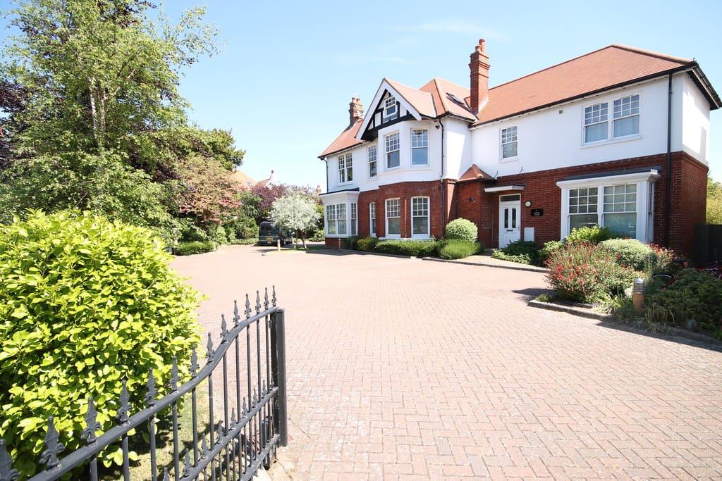 West Avenue, Worthing, BN11 5LY
