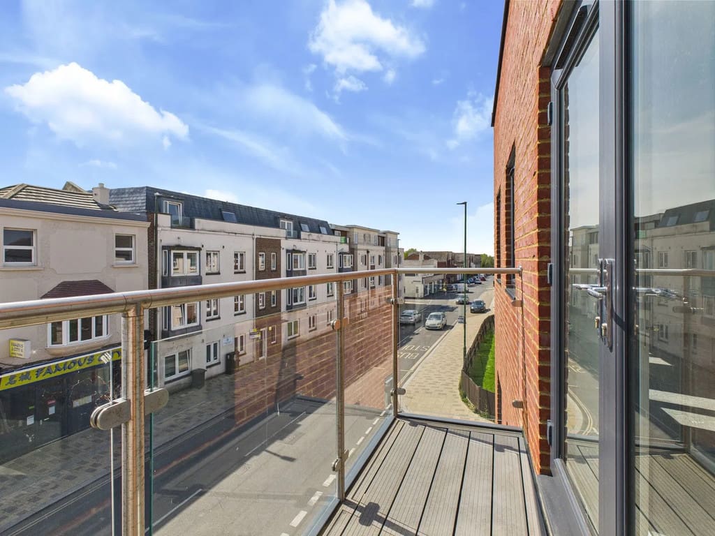 Albert Road, Littlehampton, BN17 7TN
