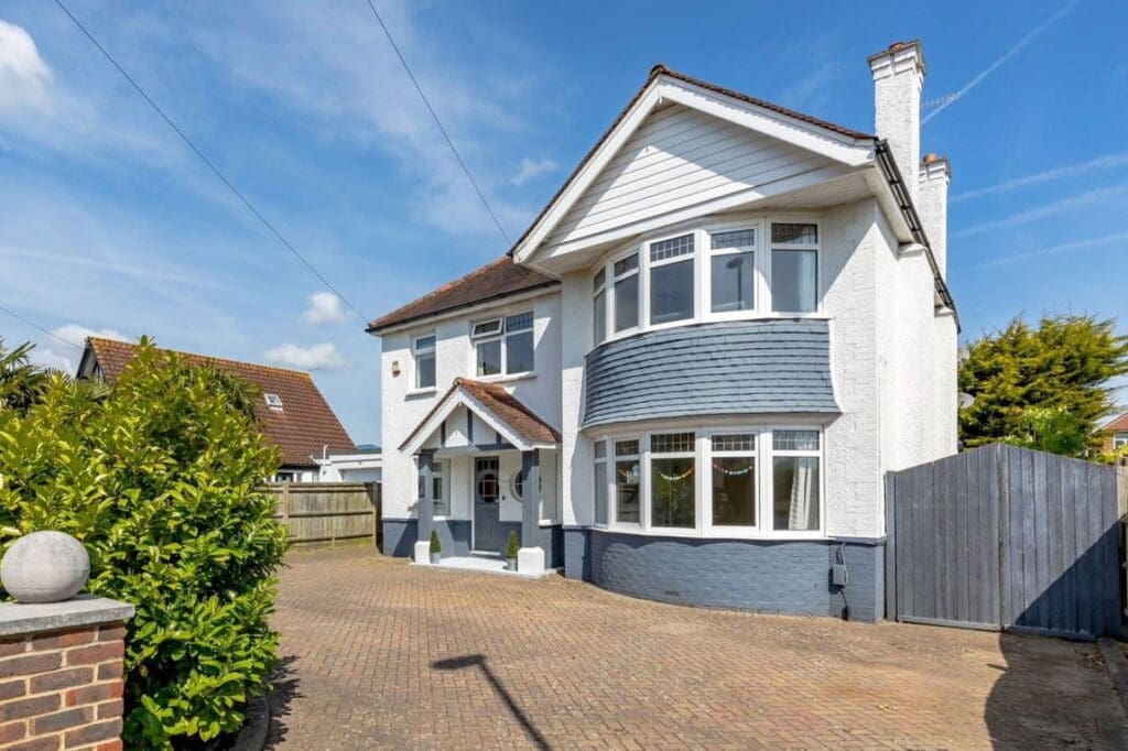 St. Lawrence Avenue, Worthing, BN14 7JL