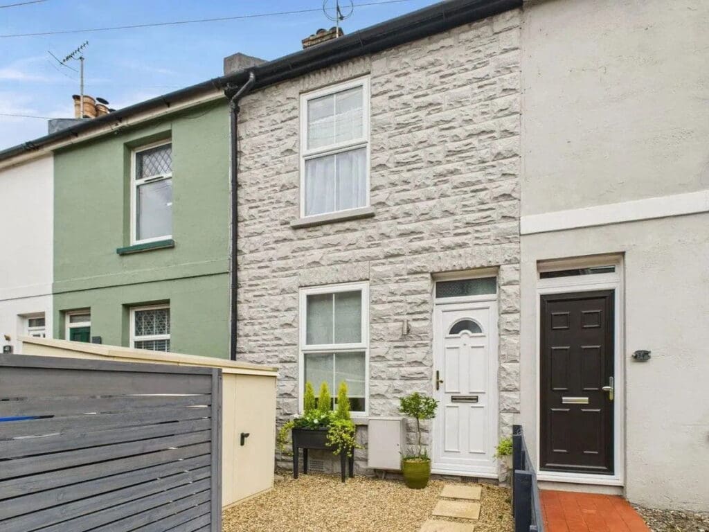 Tarring Road, Worthing, BN11 4ET