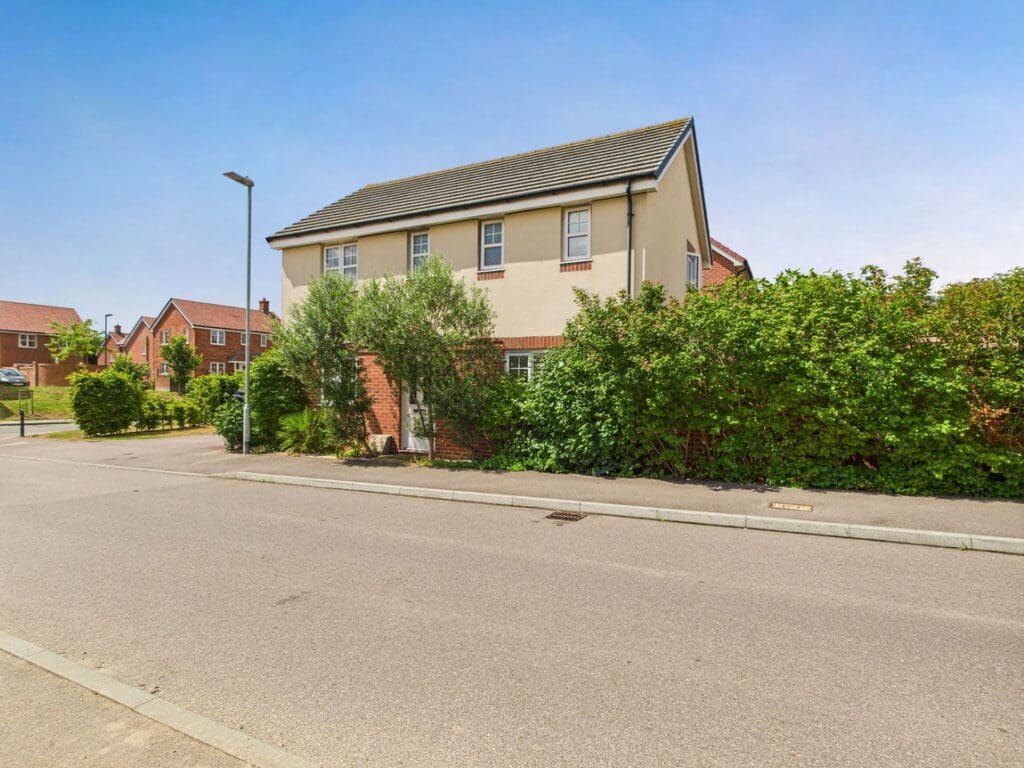 Hinchliff Drive, Wick, Littlehampton BN17 7GB
