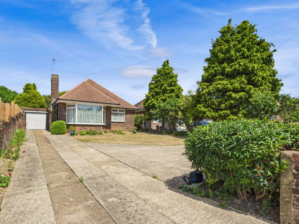 Littlehampton Road, Worthing, BN13 1QY