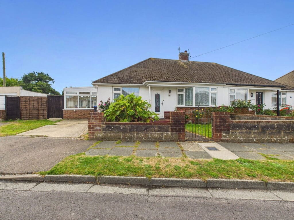 Hadlow Way, Lancing, BN15 9DE