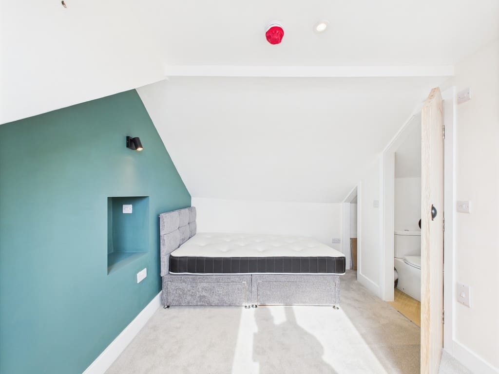 Hertford Road, Worthing, BN11 1HX