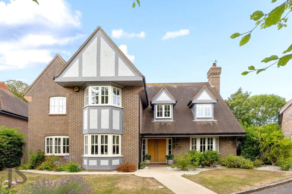 First Avenue, Worthing, West Sussex BN14 9NP