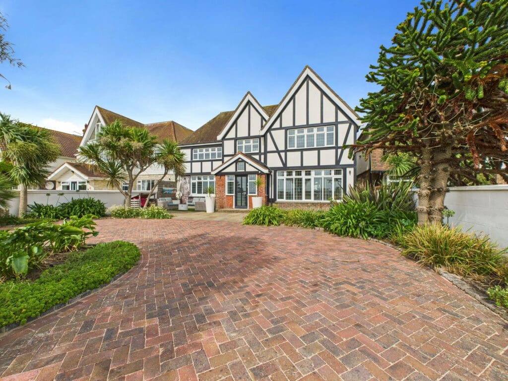 West Parade, Worthing, BN11