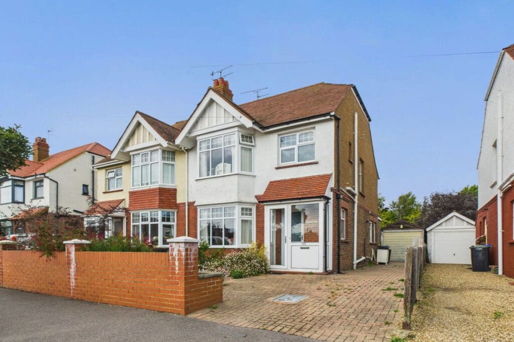 St. Lawrence Avenue, Worthing, BN14 7JF